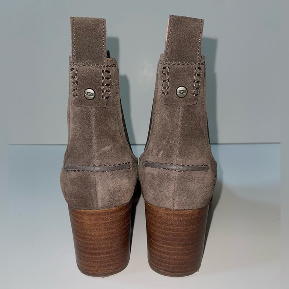 UGG FAYE CHELSEA SUEDE BOOTIE IN MYSTERIOUS BROWN SIZE 8 - Picture 3 of 10